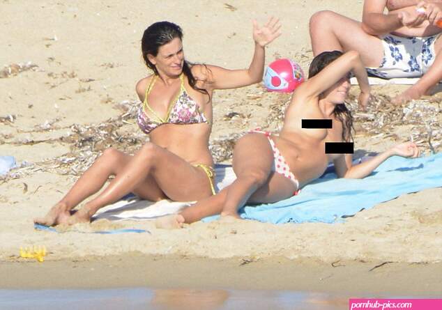 Penelope Cruz shows off post baby body as she goes topless on holiday with  husband Javier Bardem | Daily Mail Online