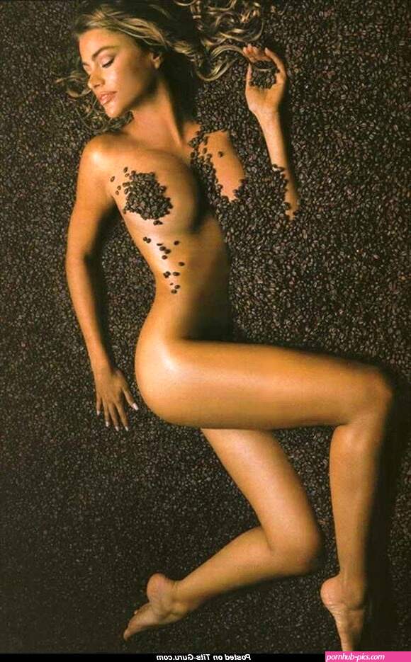 Sofia Vergara Nude 🌶️ 13 Pics of Hot Naked Boobs