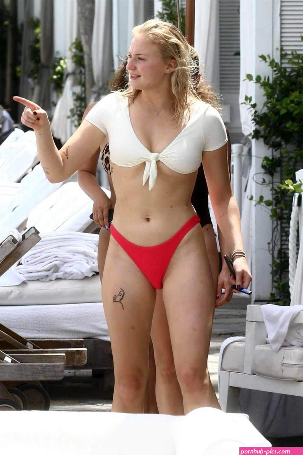 Top 50: Sophie Turner Nude Pussy & Sexy Tits Pictures (2023)