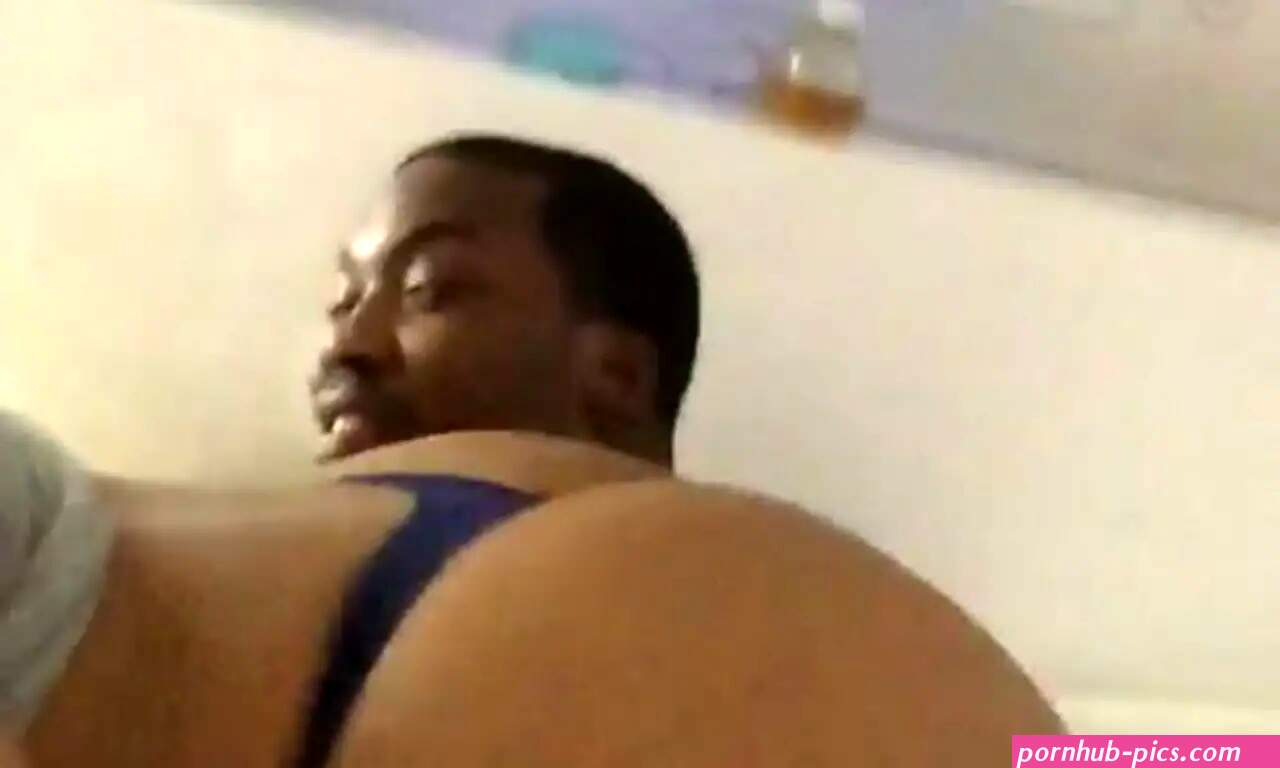 Watch: Nicki Minaj spent her day off twerking on top of Meek Mill