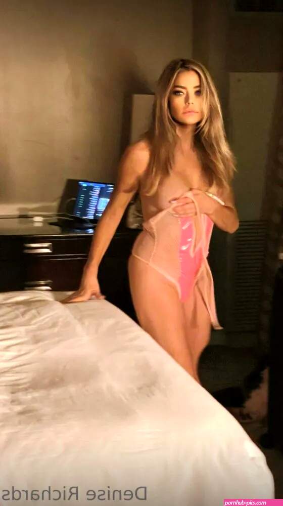 Denise Richards Expose Boobs and Naked Body in Sexy Nude Pictures (NSFW)