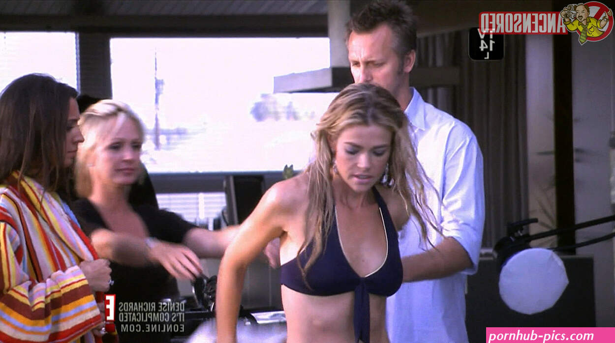 Naked Denise Richards in Denise Richards: It's Complicated < ANCENSORED
