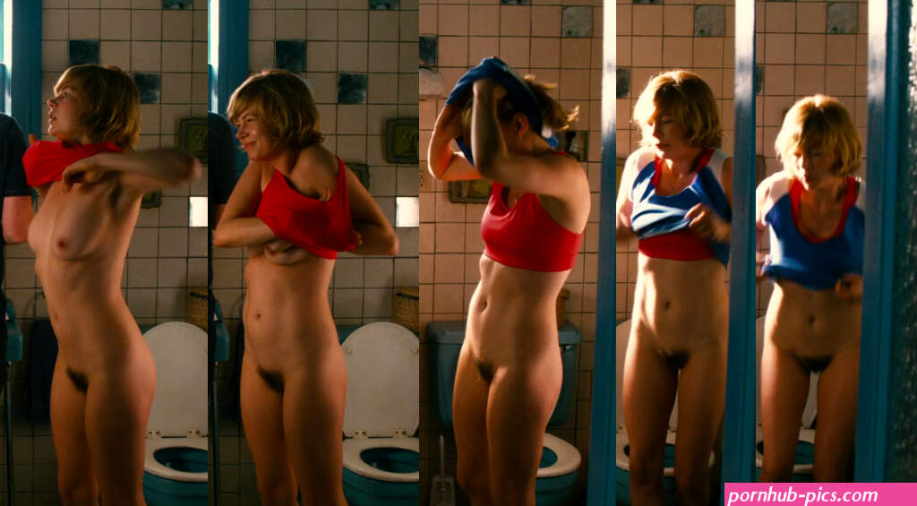 Michelle Williams shows tits