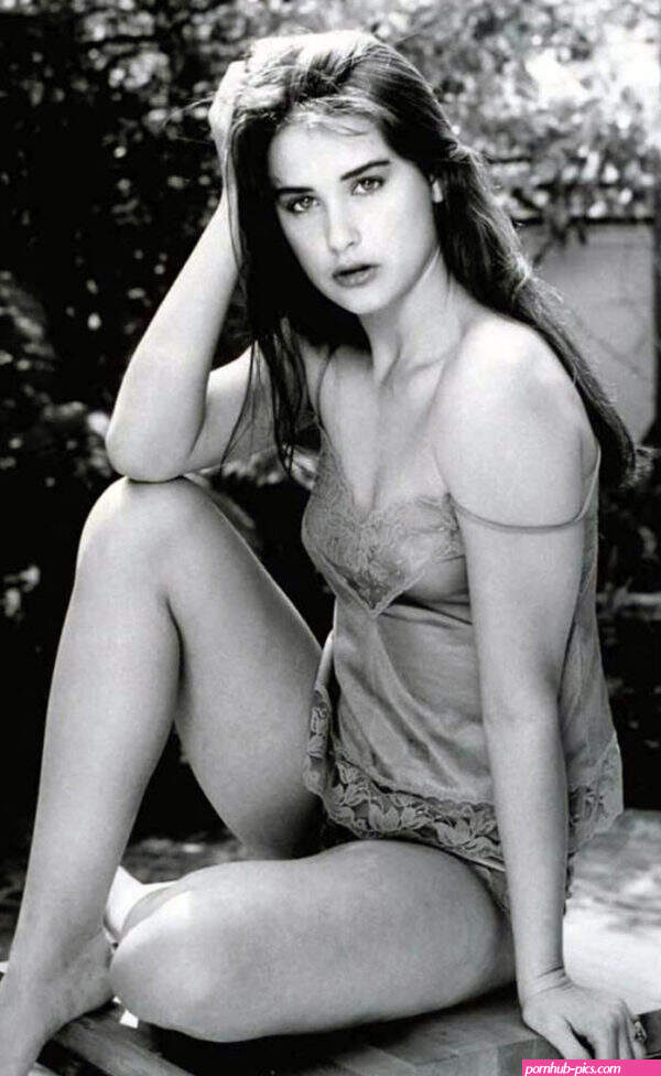 Demi Moore Nude Leaked Photos & Porn Video & Striptease Scenes