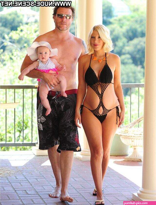 Tori Spelling Cute Nude Scene Posing Hot Babe Hot