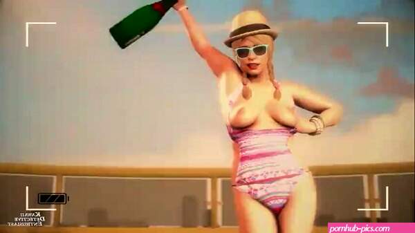 Tracey De Santa pool party