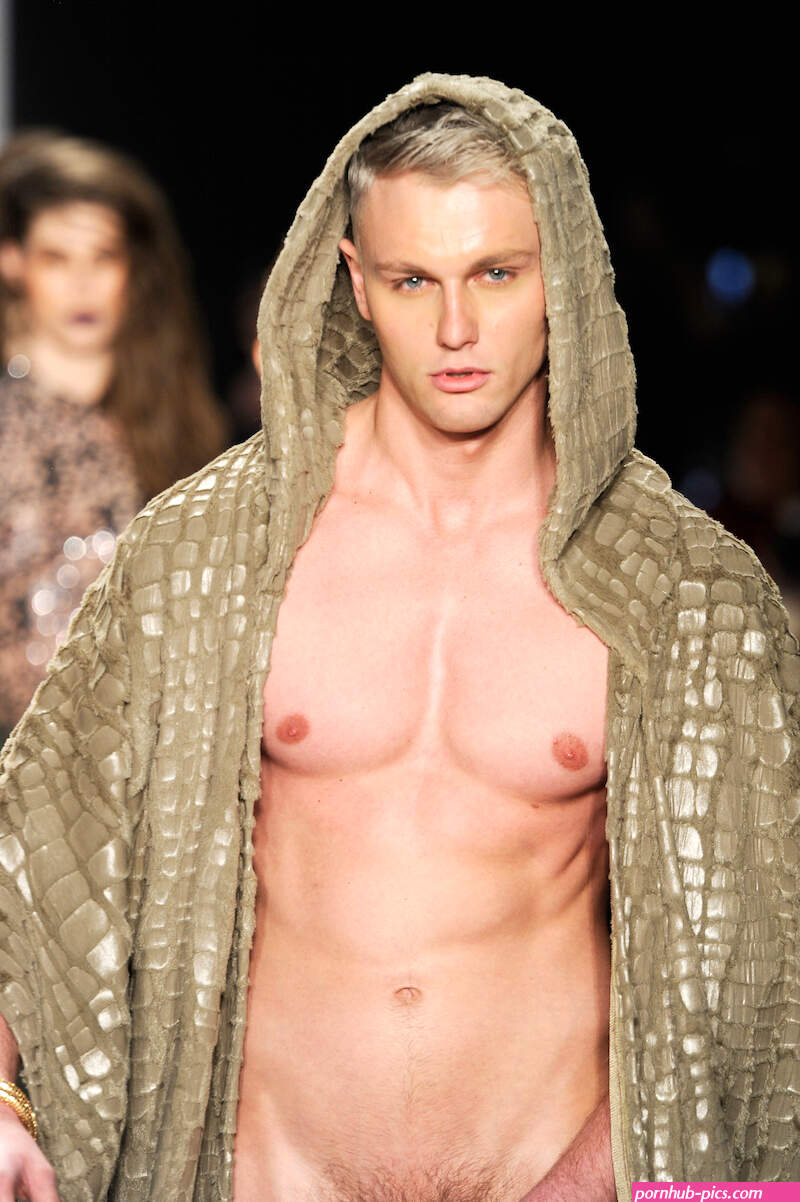 Full-Frontal Male Nudity Continues At New York Fashion Week | Oyster  Colored Velvet