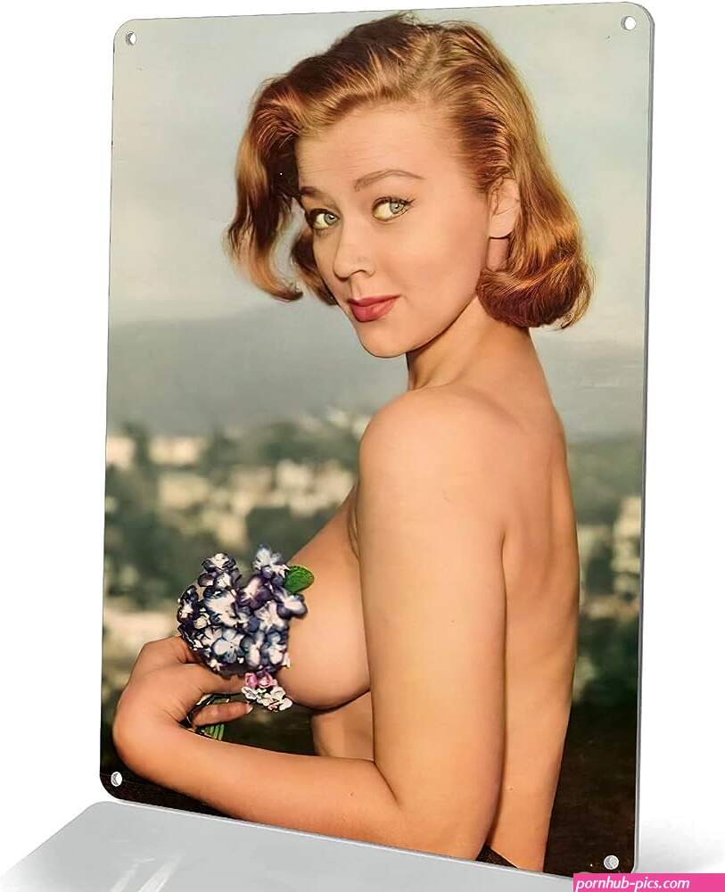 Funny Pin Up Girl Metal Sign Nude Women Art Retro Poster Wall Decor,Sexy Hot Lady And Flowers,Vintage Tin Signs Decorations For Home Garage Man Cave Bar Cafes Bathroom Gifts For Friends 12x8