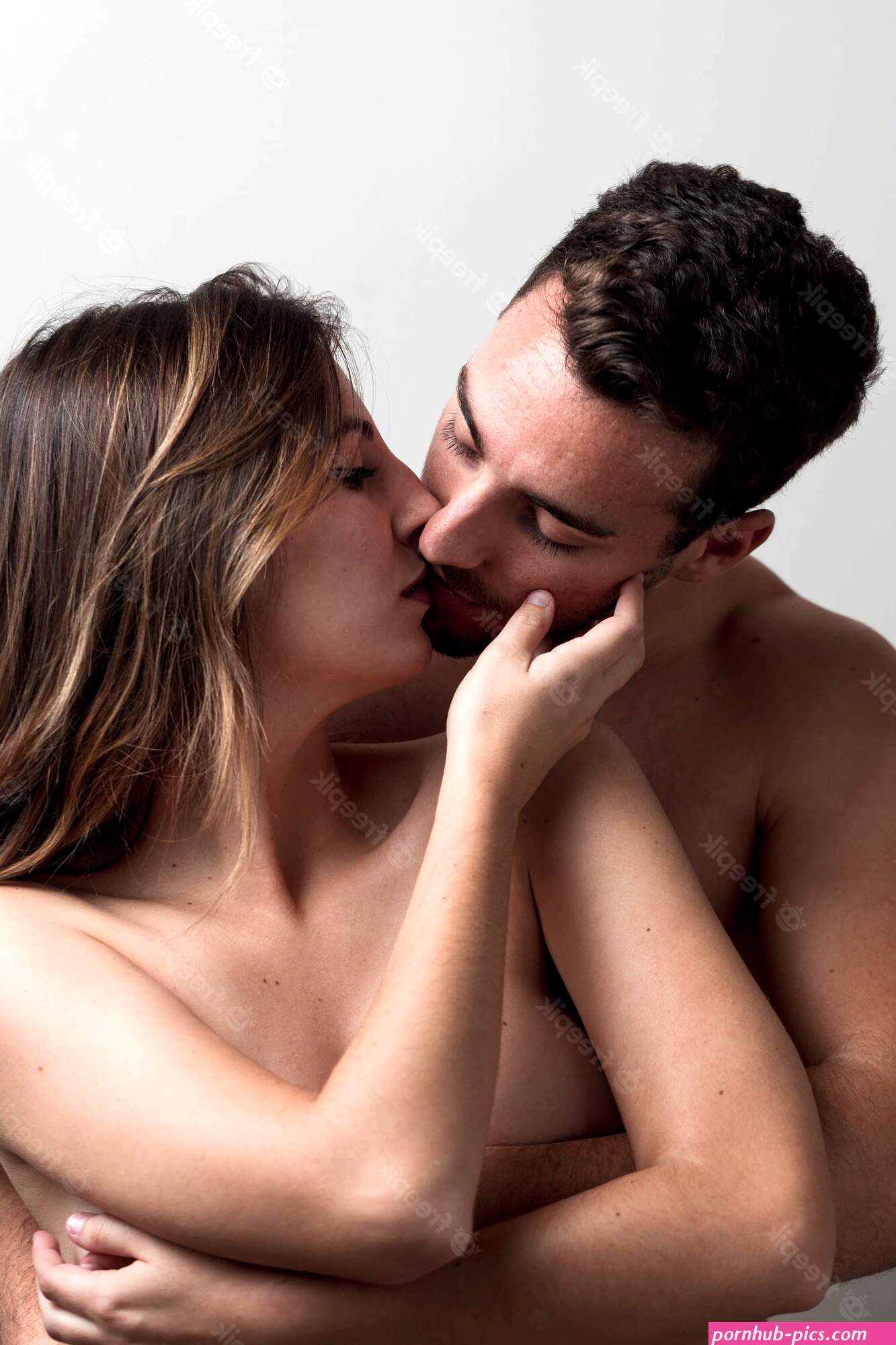 Premium Photo | Young naked couple kissing