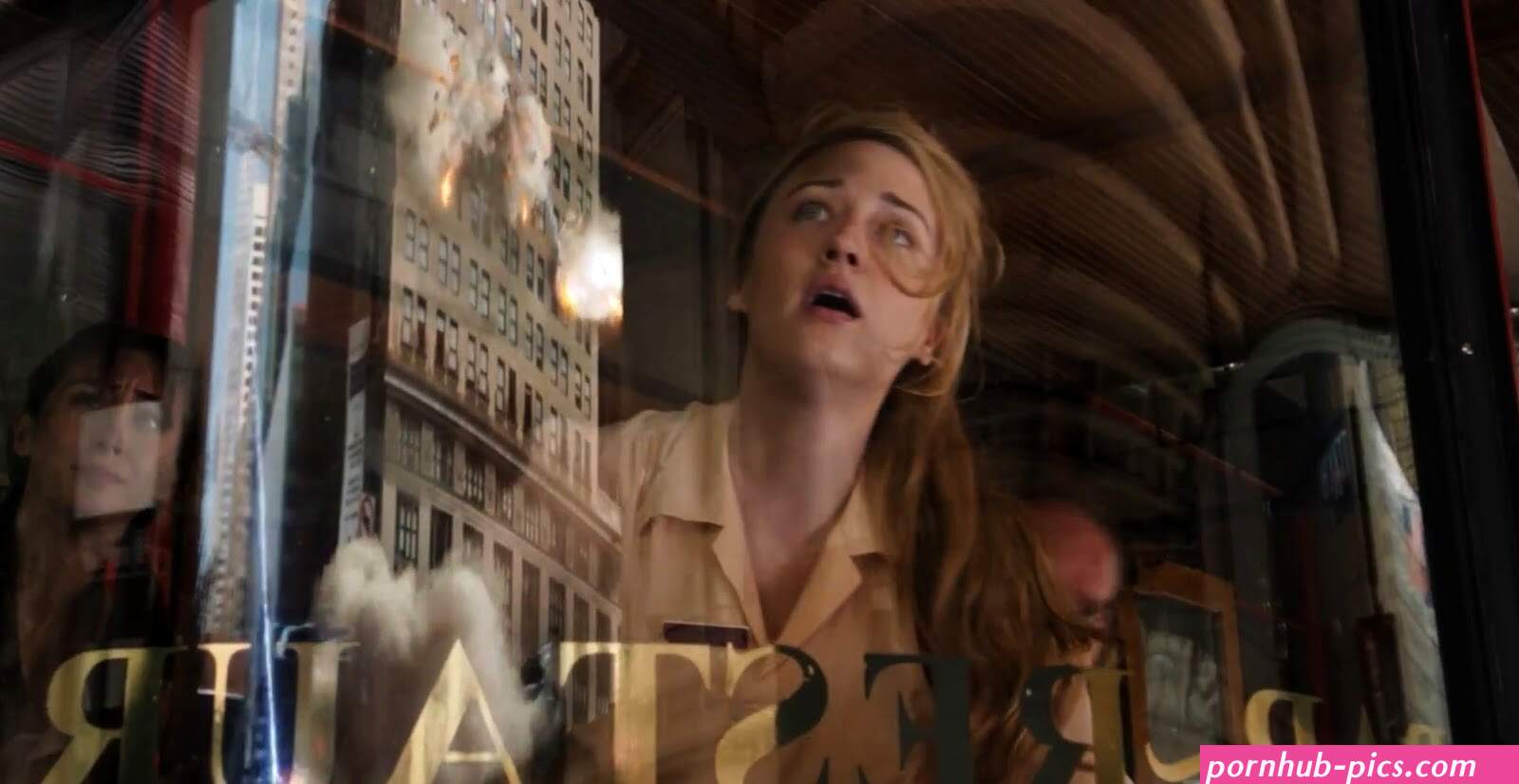 Naked Ashley Johnson in The Avengers < ANCENSORED