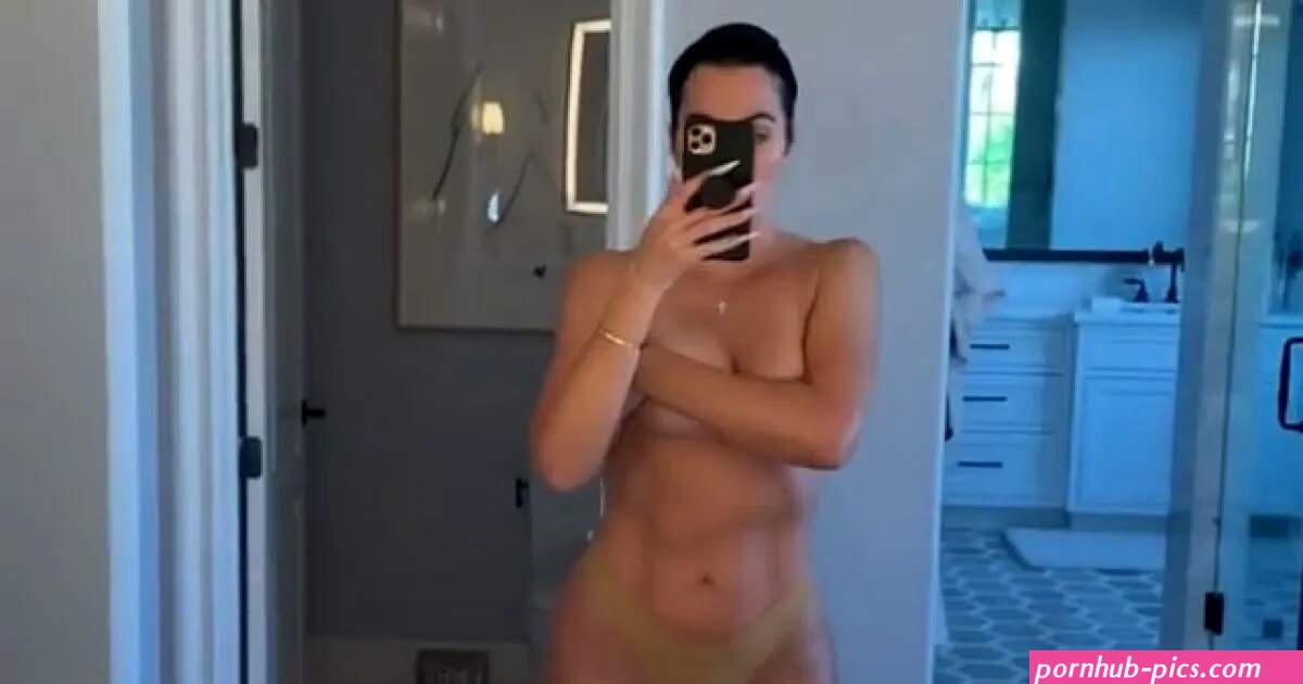 Khloe Kardashian Reacts to Bikini Photo of Her Being Deleted