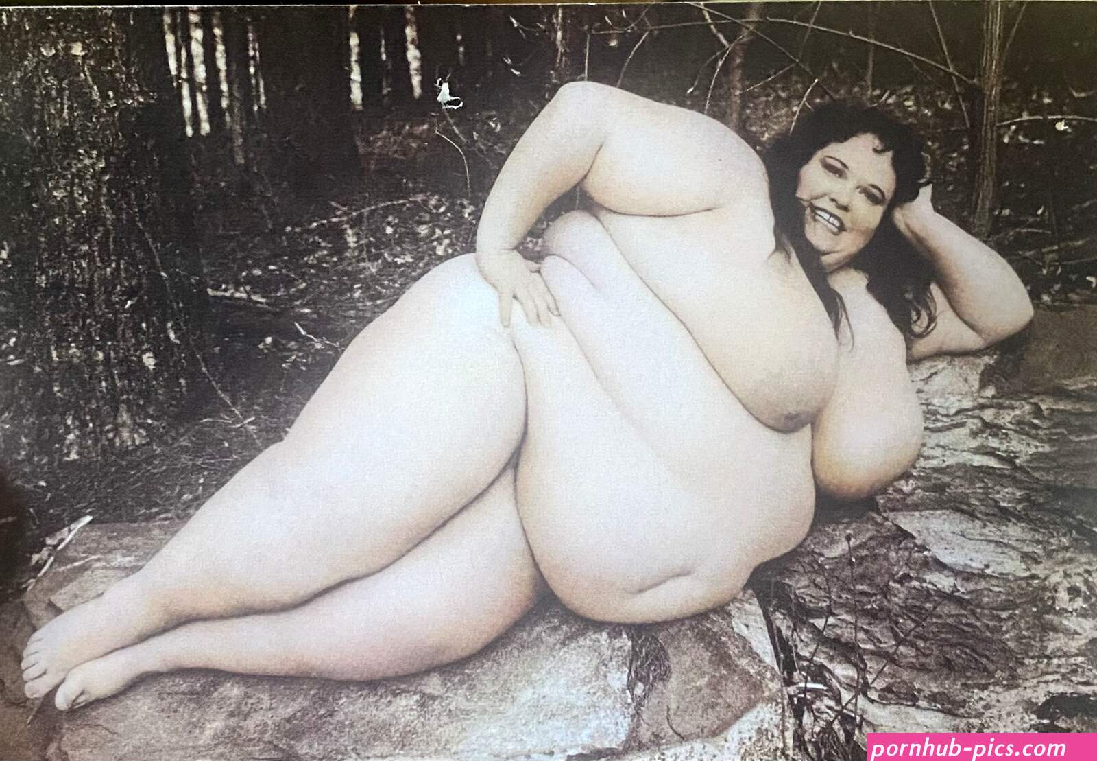 Fat Naked Woman by WilliamHeroofHyrule on DeviantArt