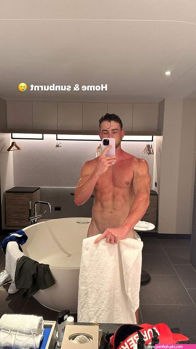 Too Hot to Handle's Harry Jowsey shares naked bathroom photo | Daily Mail Online