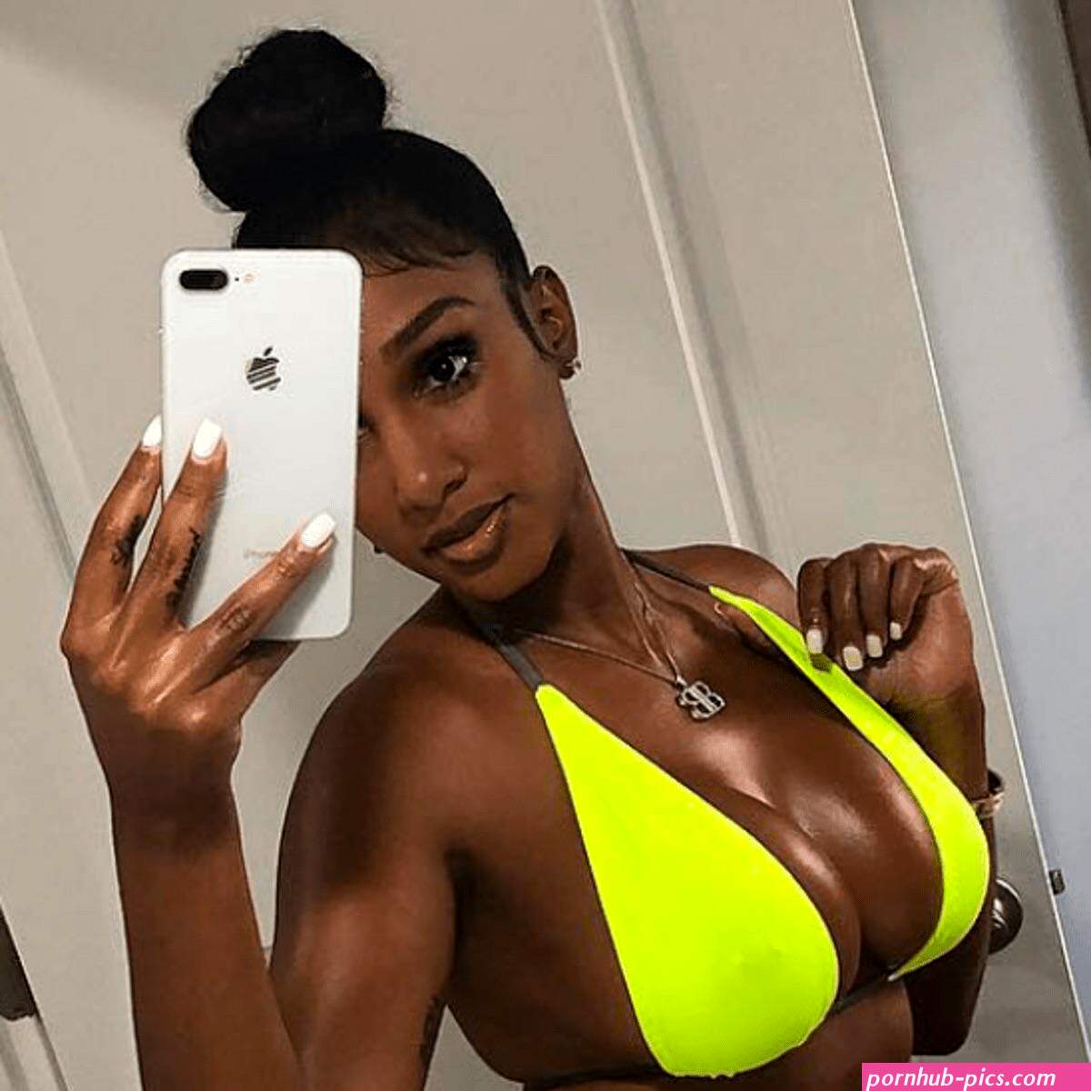 Ripe oily tits😍🍫😩 | Scrolller