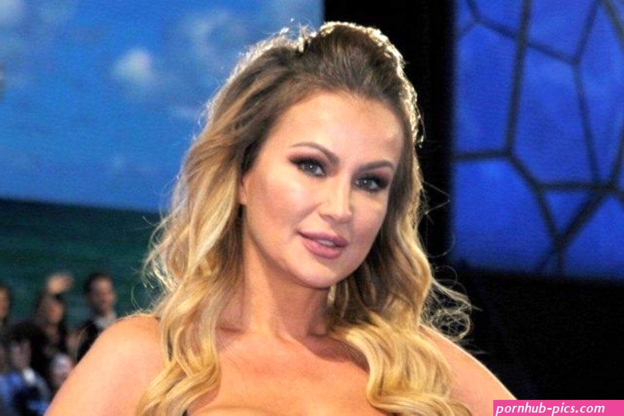 Eva Henger nuda su Instagram: la foto fa impazzire il web