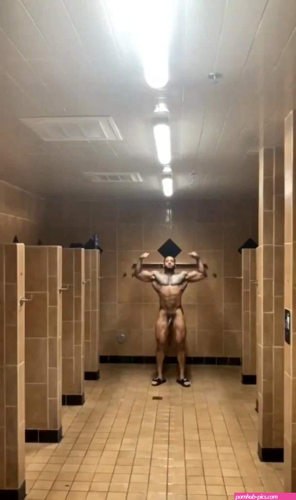 Locker Room: Nude in locker room