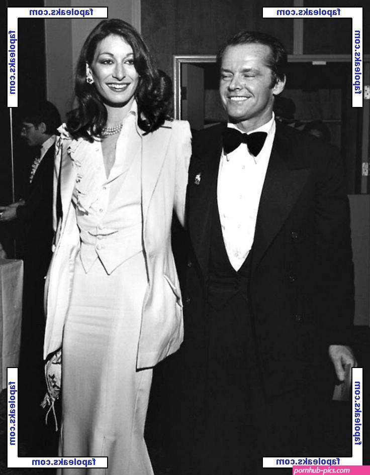 Anjelica Huston / anjelicashuston слитое обнаженное фото #0022