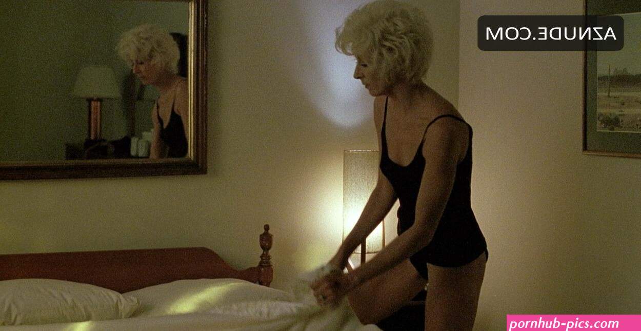 ANJELICA HUSTON Nude