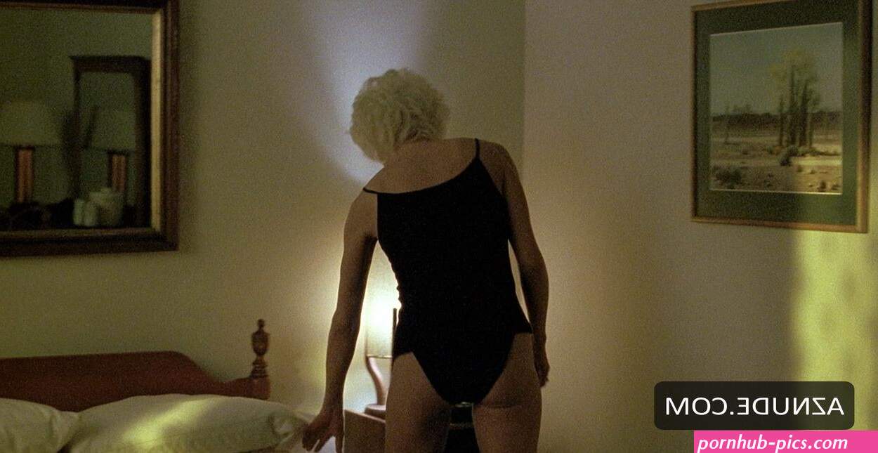 ANJELICA HUSTON Nude
