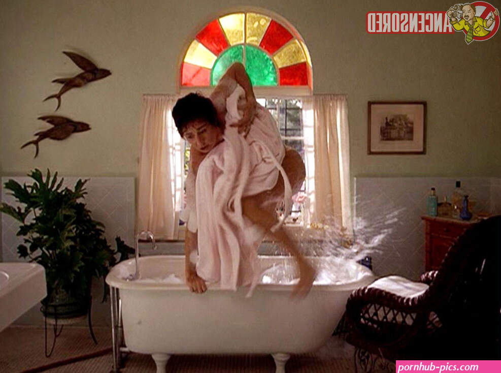 Naked Anjelica Huston in The Perez Family < ANCENSORED