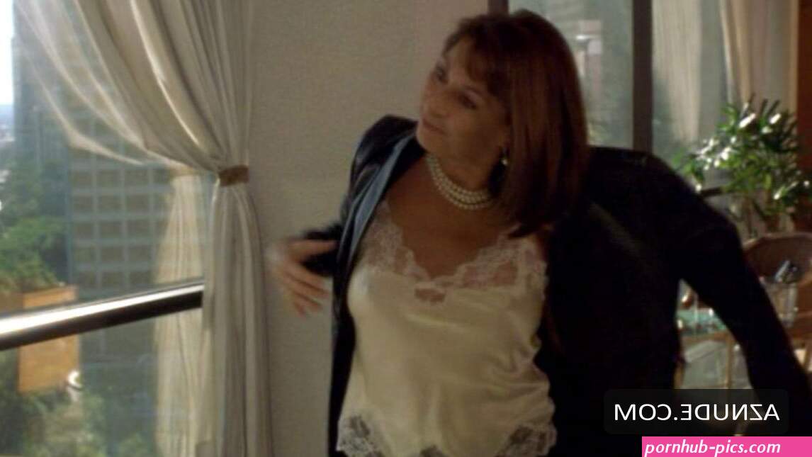 ANJELICA HUSTON Nude