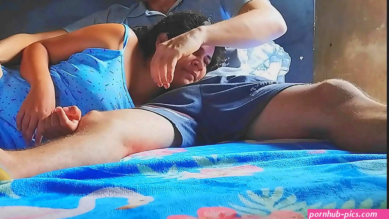 Madre e hijo facefuck mama da sé en en la boca