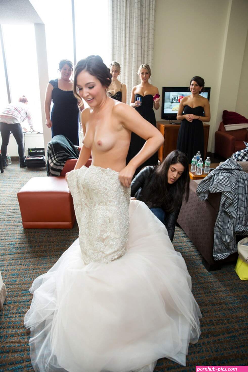 Nude Flashes at Weddings (68 photos)