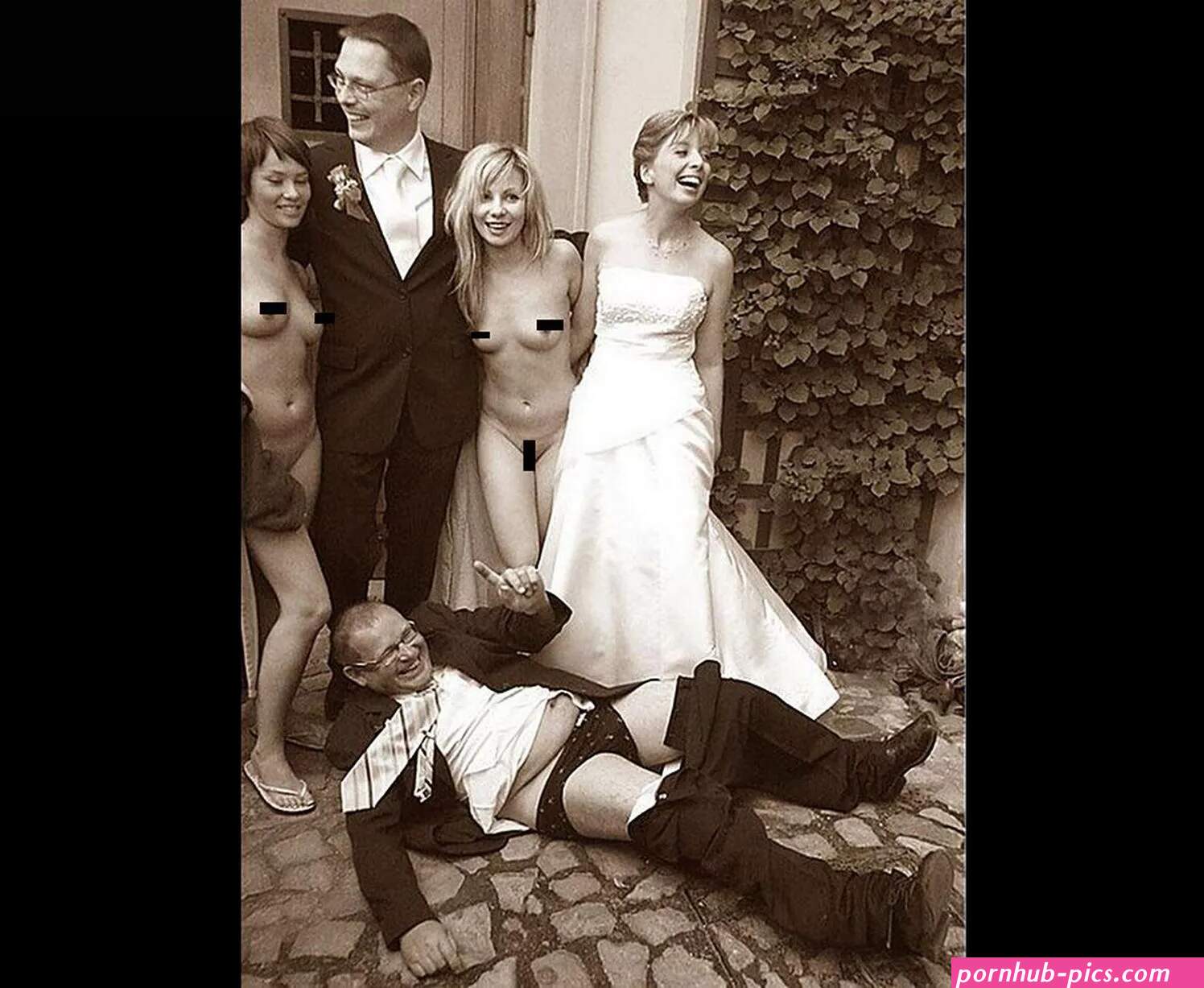 When weddings get NAKED: Brides strip for flashing craze