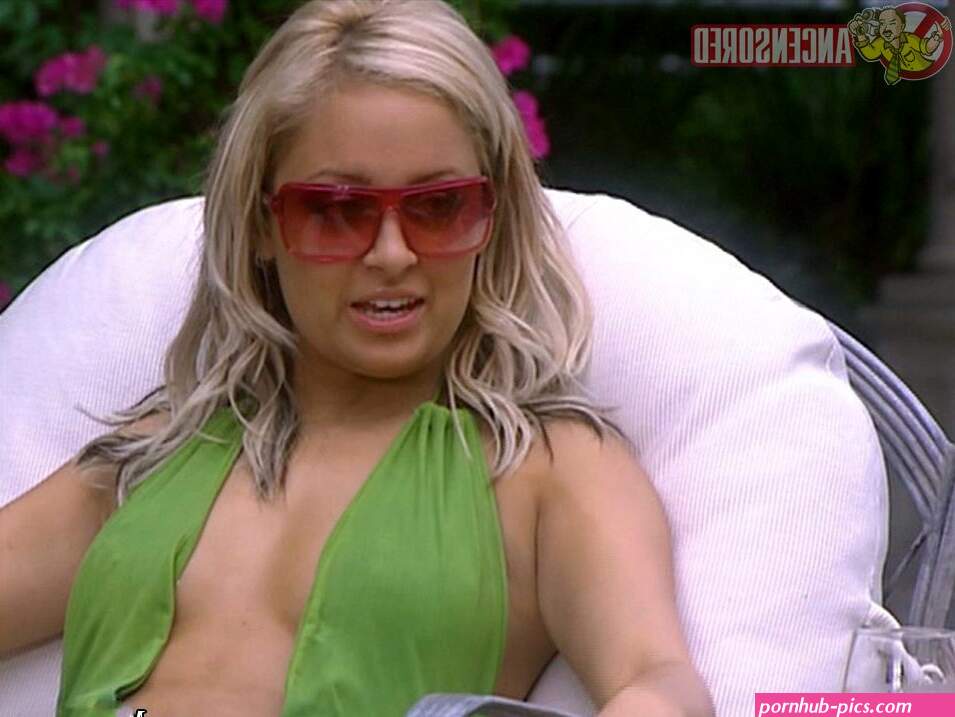 Naked Nicole Richie in The Simple Life < ANCENSORED