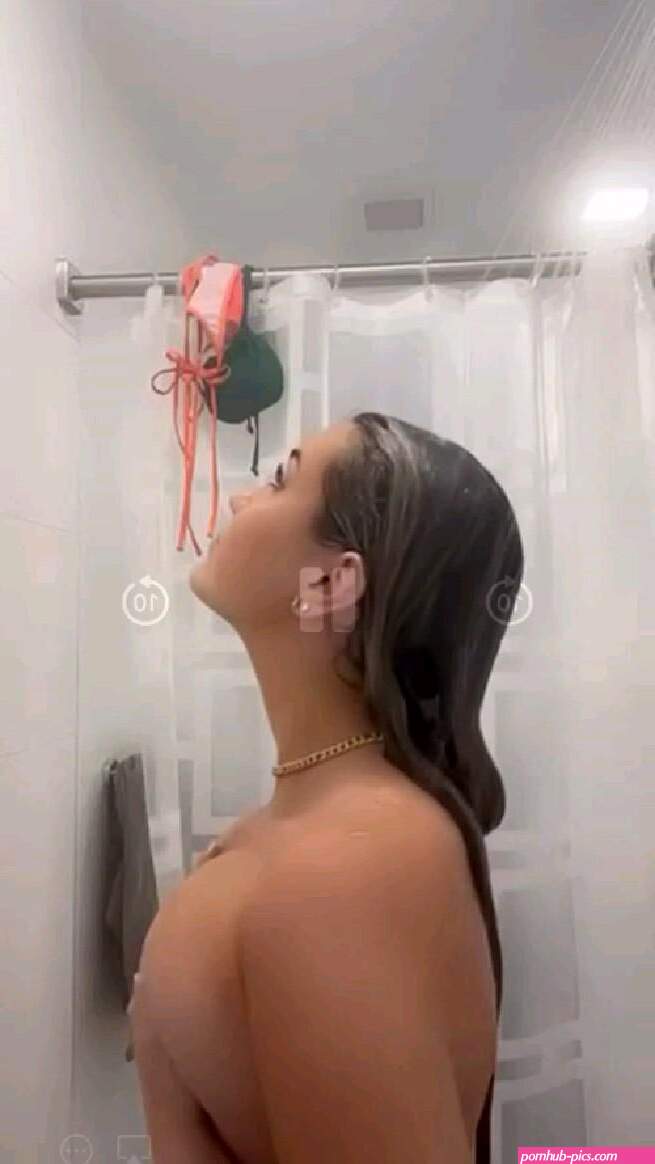Breckie Hill shower in 2023 | Leaks, Twitter, Shower