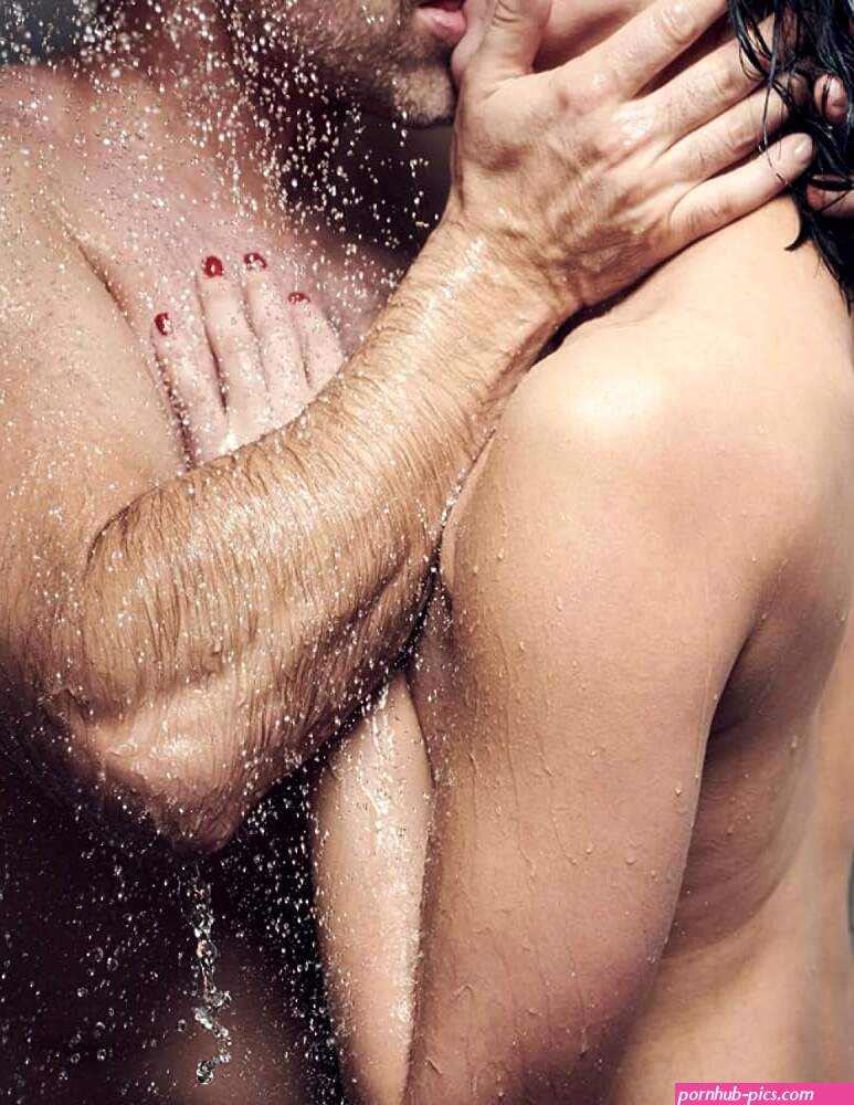 GIANT | 500 pages | Naked Couple in Shower | Intimate Passionate Love |  NSFW Sexy Naughty | Erotic Journal | Nude Heterosexual Couple | Sex Hot ...  Boyfriend, Girlfriend | Valentines Day | : Amazon.in: Books