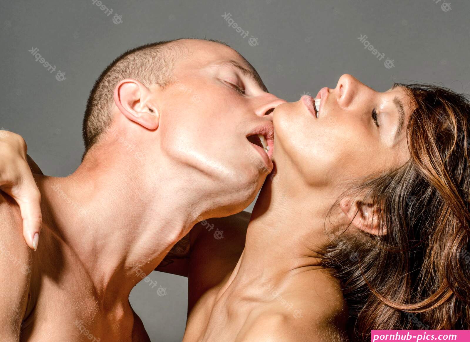 60,000+ Sexy Kiss Pictures