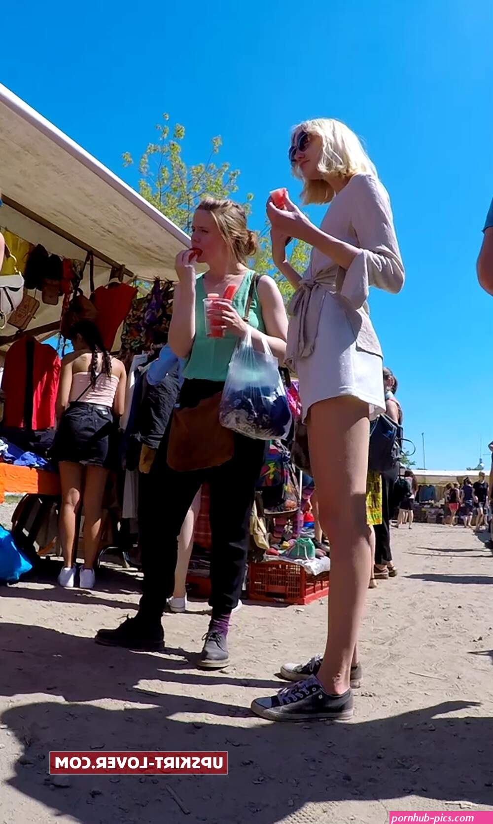 I see a very hairy young pussy in upskirt