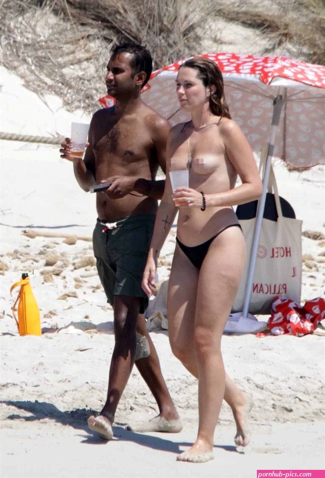 Aziz Ansari Hits Spanish Beach with Topless Girlfriend