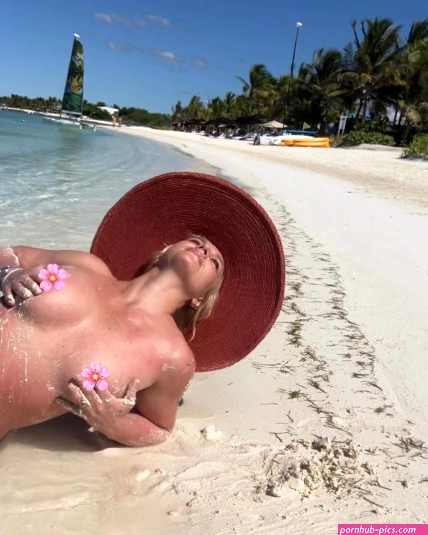Britney Spears Celebrates Her Birthday With More Topless Beach Snaps