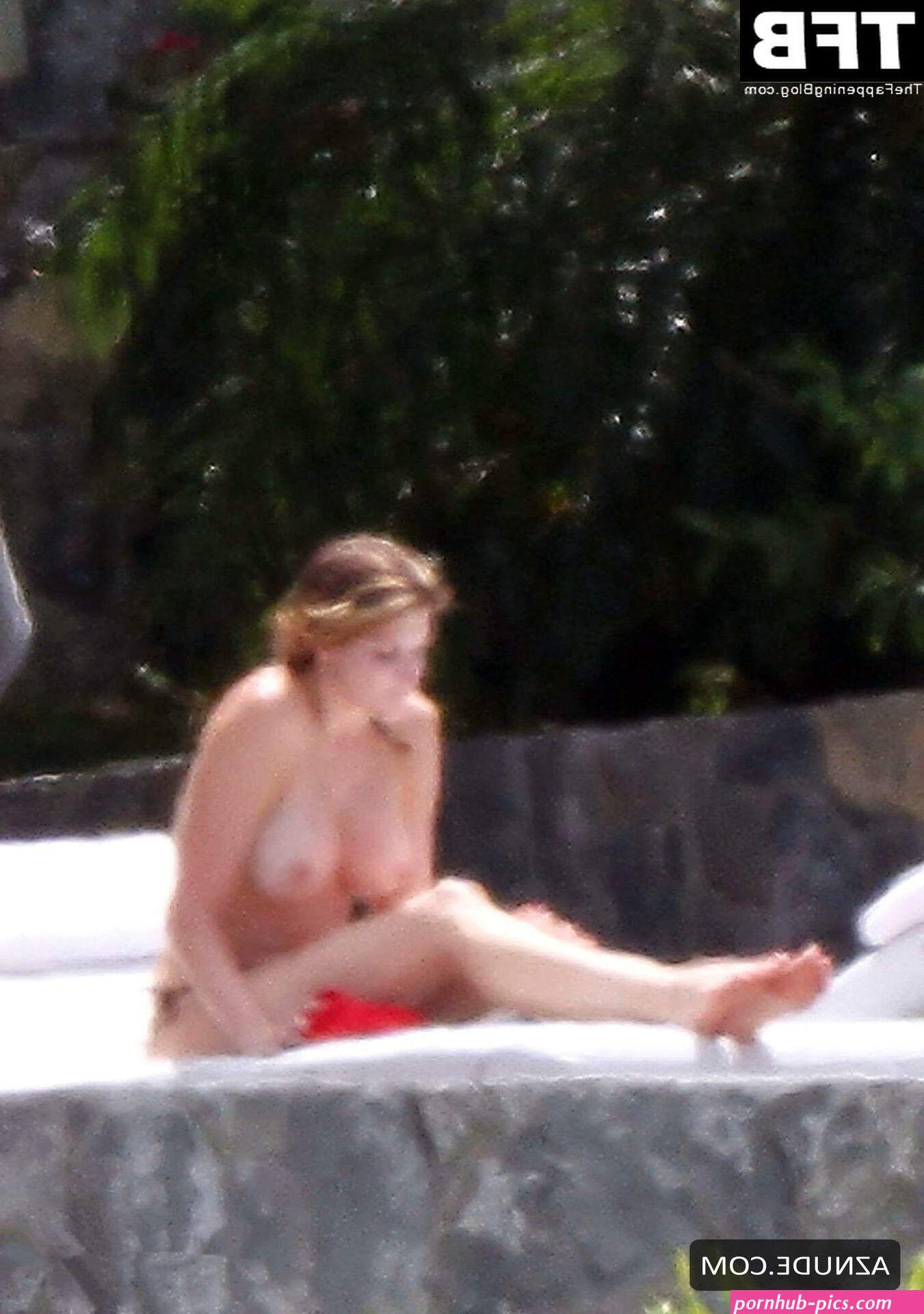 STEPHANIE SEYMOUR Nude