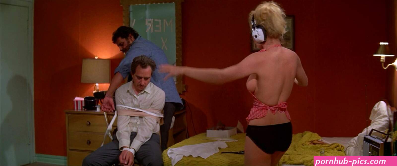 Naked Sally Struthers in The Getaway (I) < ANCENSORED