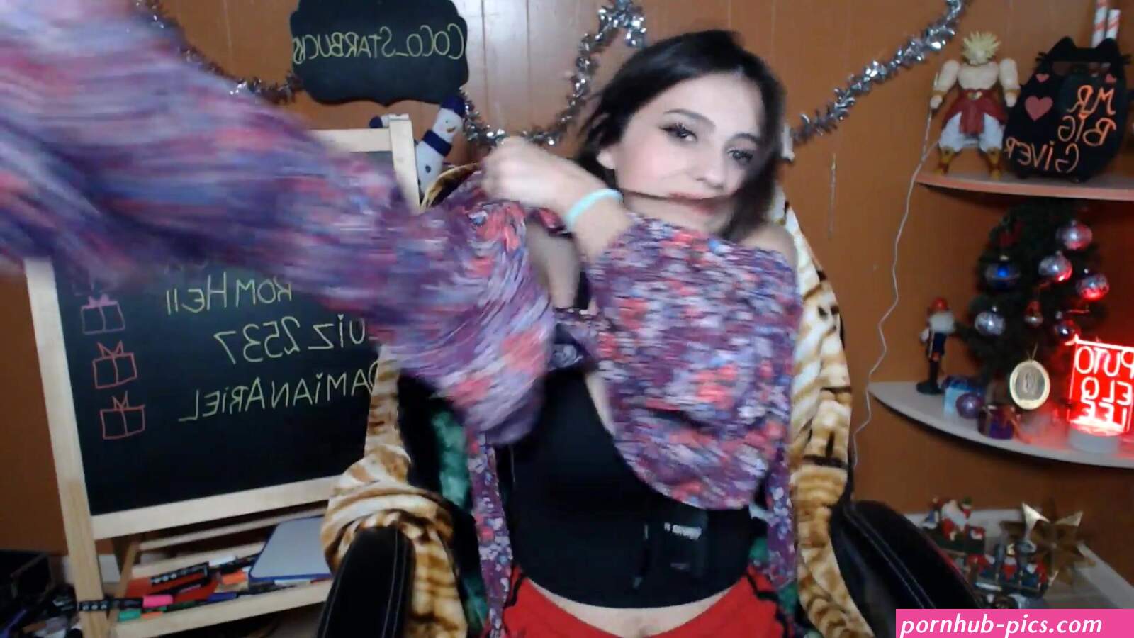 Iaaras2 big tits twitch streamer