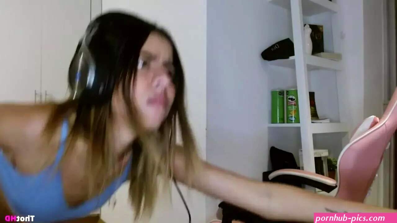 Kimmikka Having Porno While Streaming On Twitch
