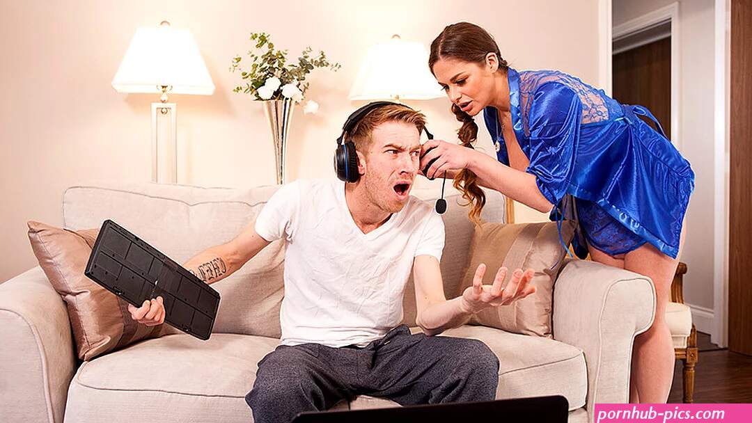Tempting mom in blue underwear exploits son for own incest pleasure