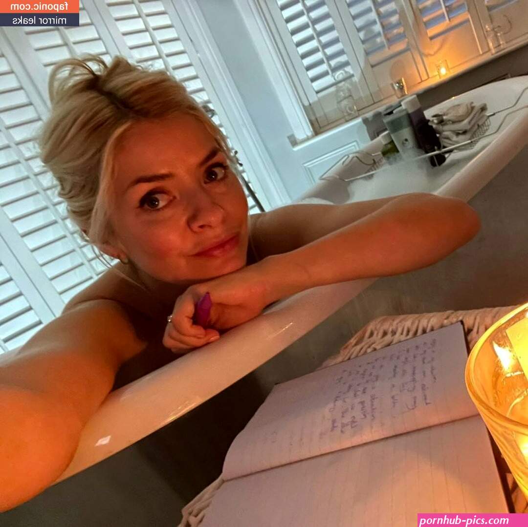 Holly Willoughby aka hollywilloughby Nude Leaks