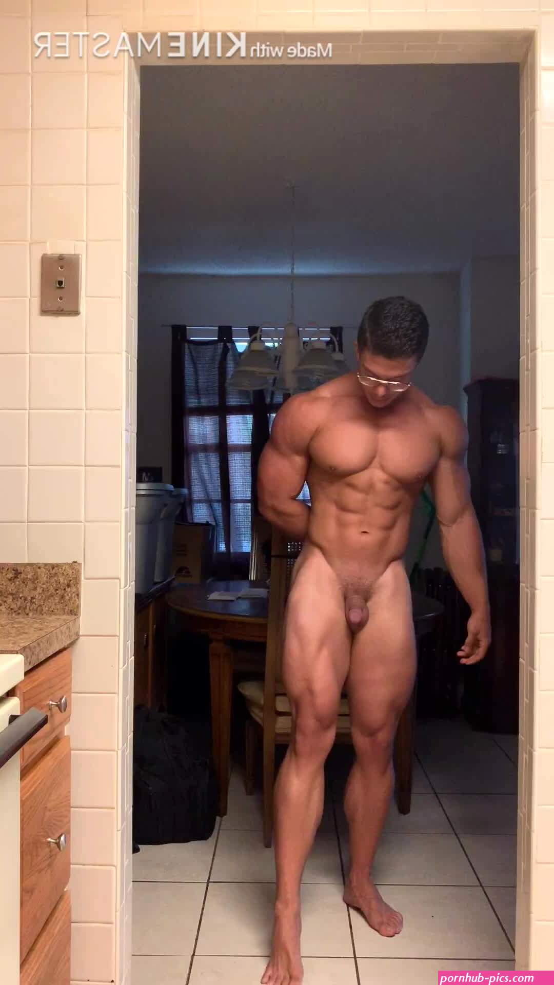 Bodybuilder Nude Flexing