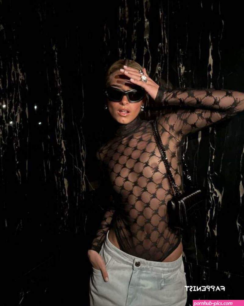 Dixie DAmelio Nude Tits