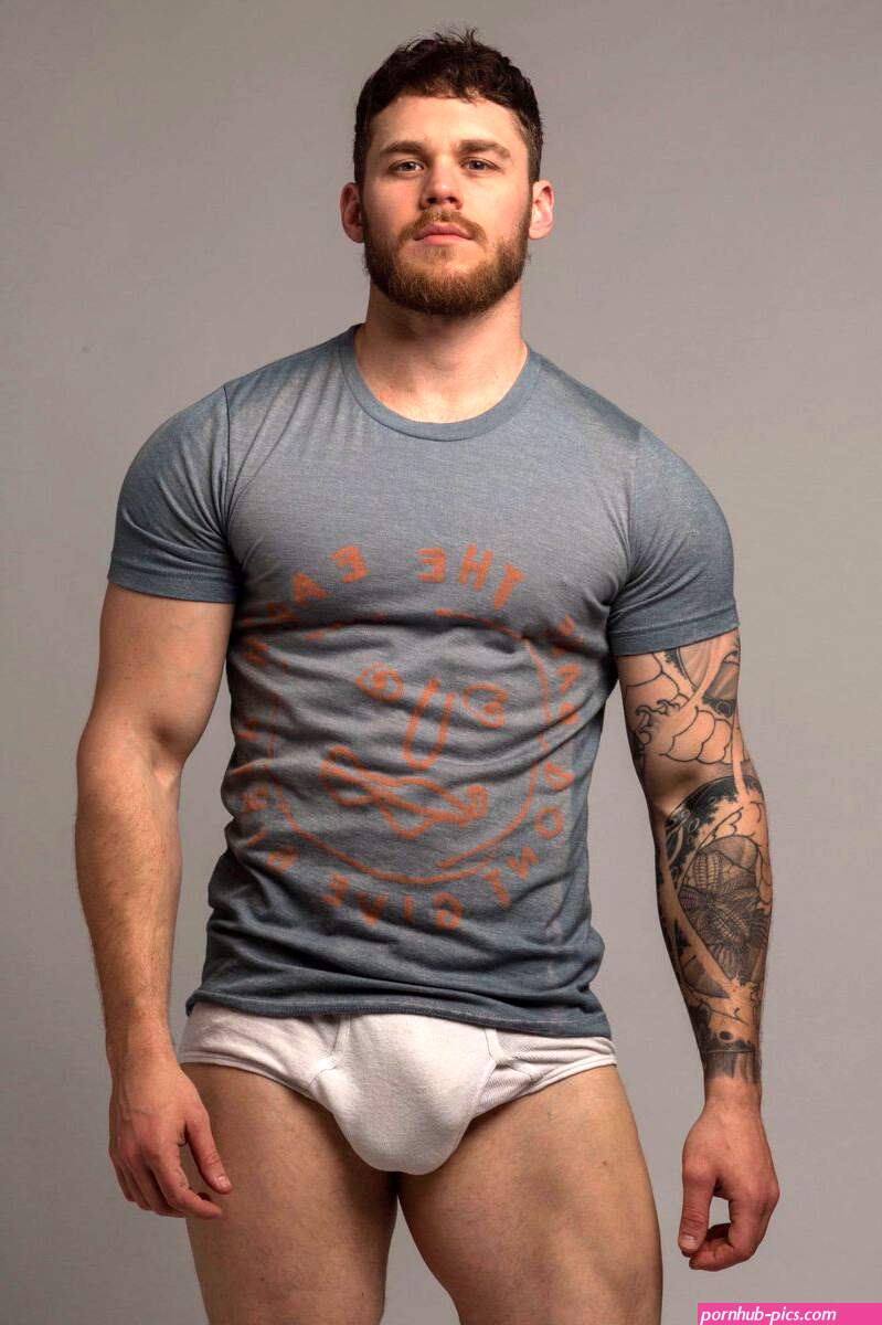 OMG hes naked: Getting Go actor Matthew Camp