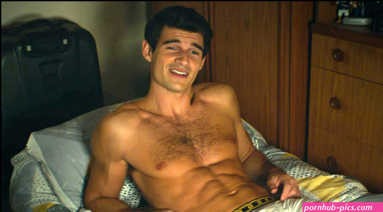 OMG hes naked: Paul Forman