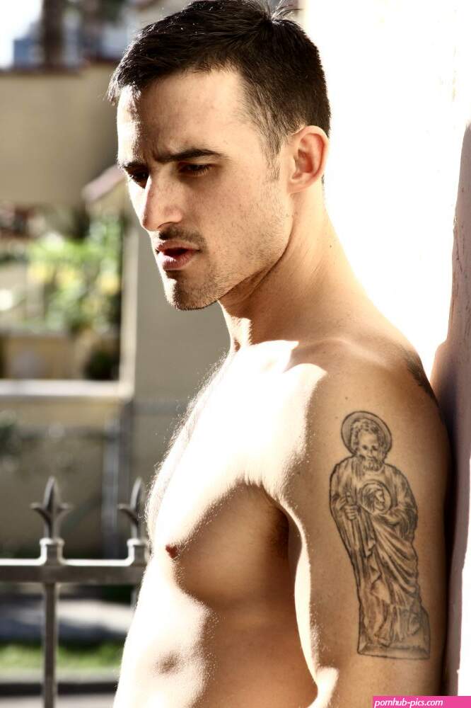 OMG hes naked: Jesse Pimentel lets it rain in Hara Kiri