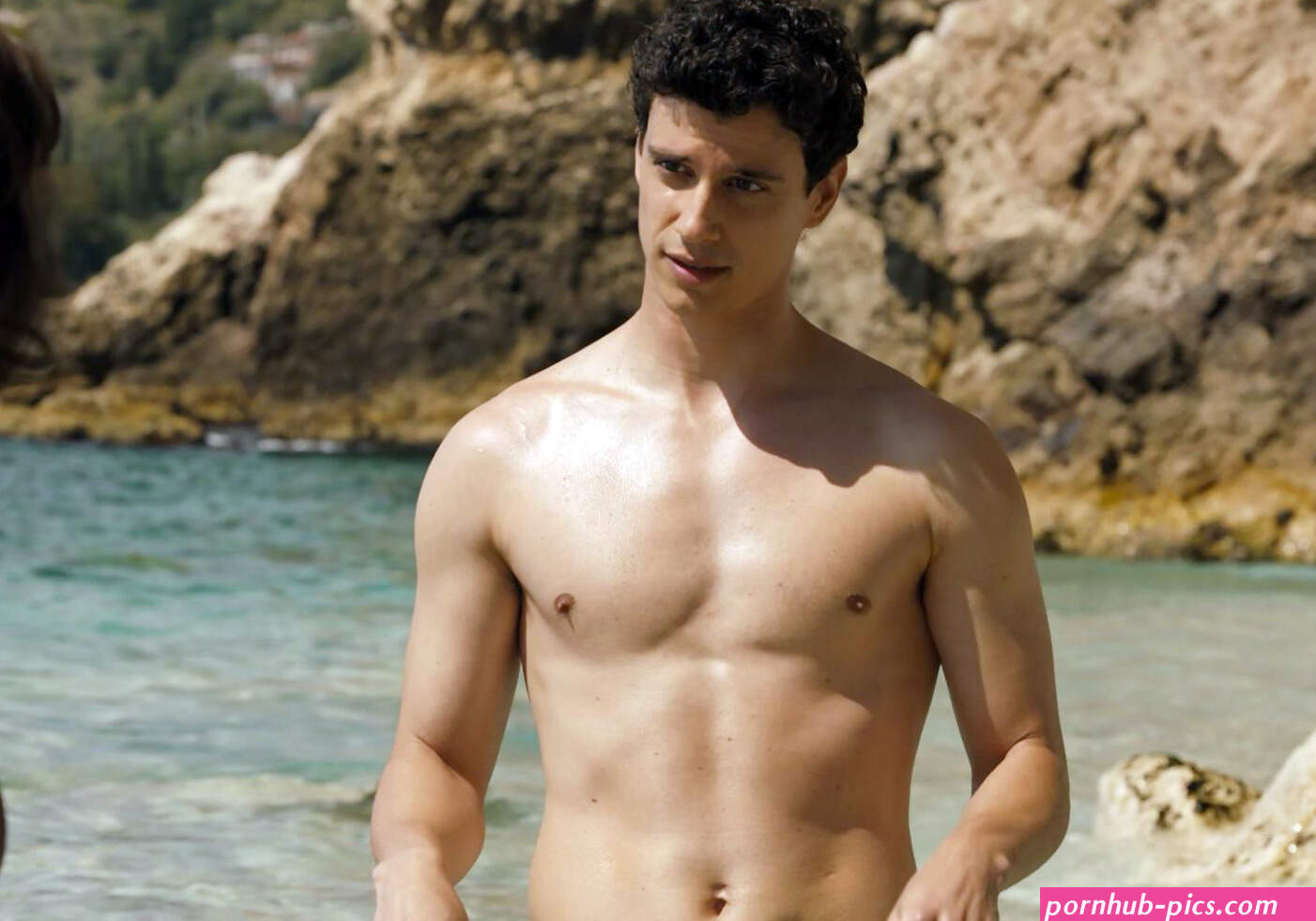 OMG hes naked: Adam DiMarco in The White Lotus S02E04