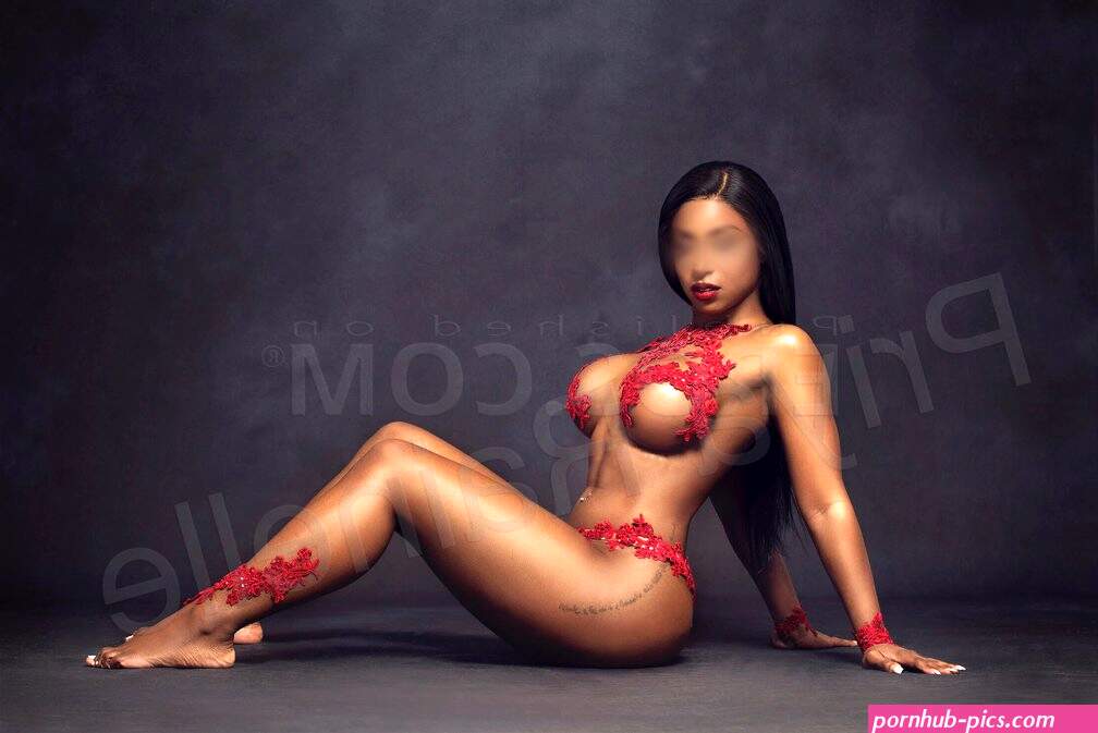 VIP Priya Rainelle Model