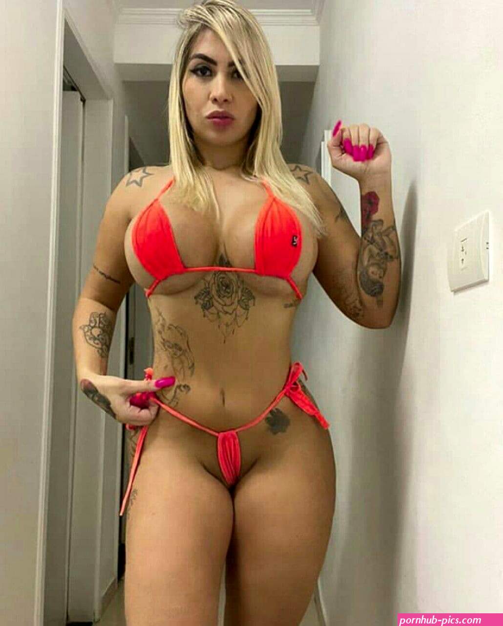 Muscular Mom Naked