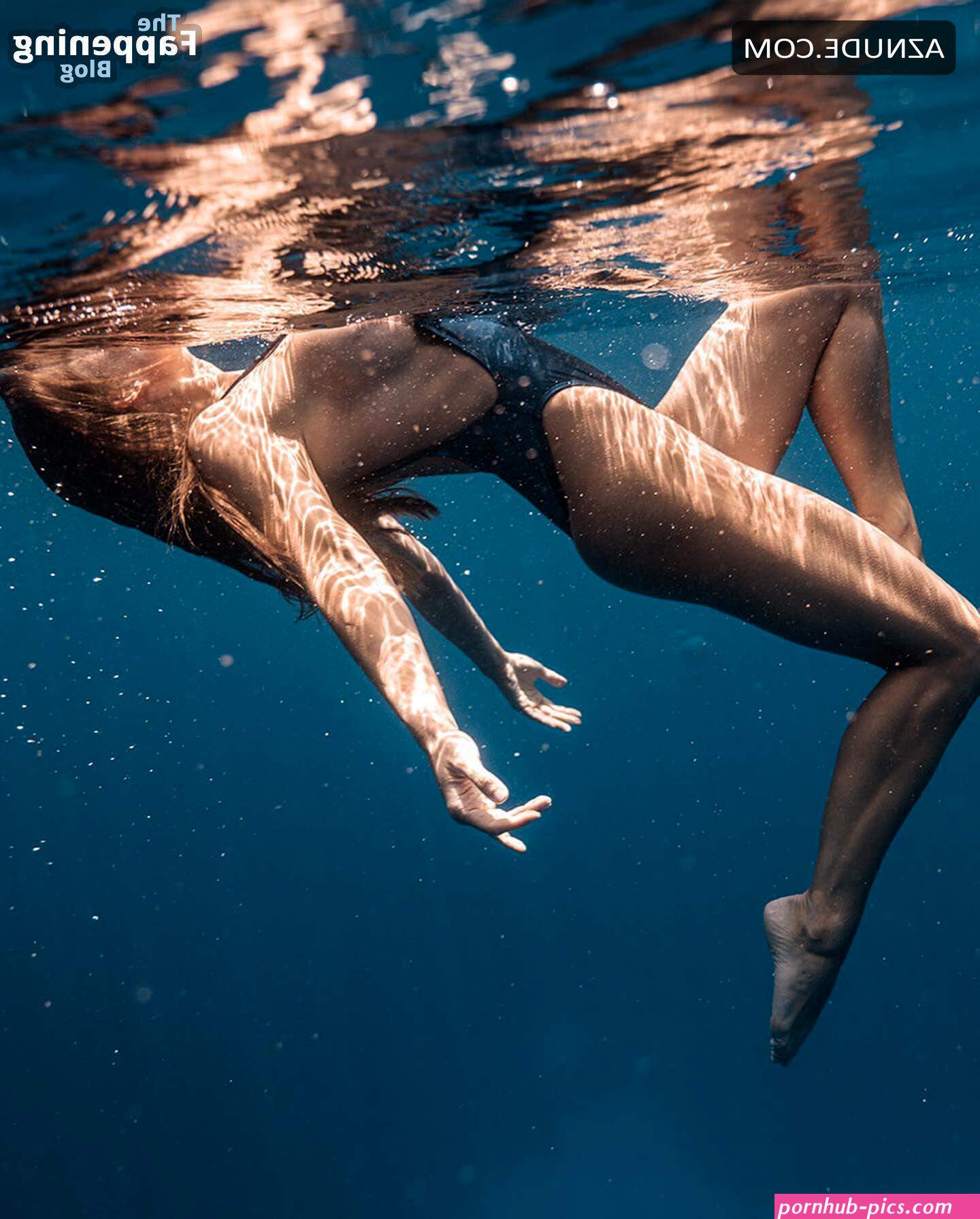 Janna Breslin Sizzles In Sexy Swimsuit Shoot